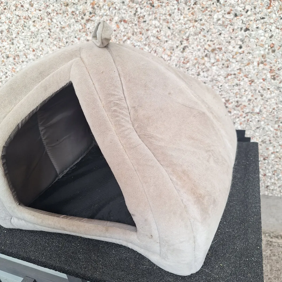 FREE Cat Bed / Cave (Outdoor used, needs cleaning - Image 2