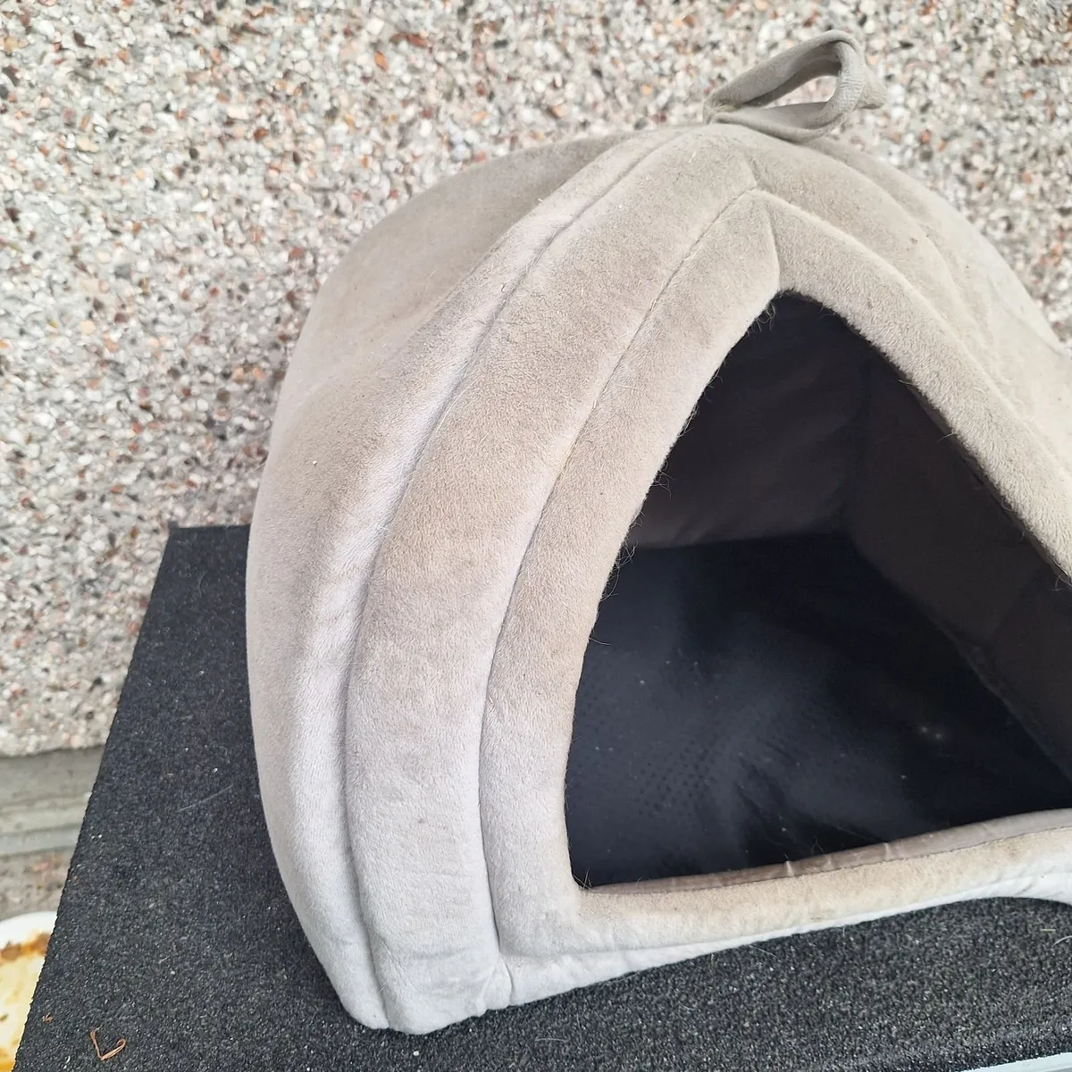 FREE Cat Bed / Cave (Outdoor used, needs cleaning - Image 3