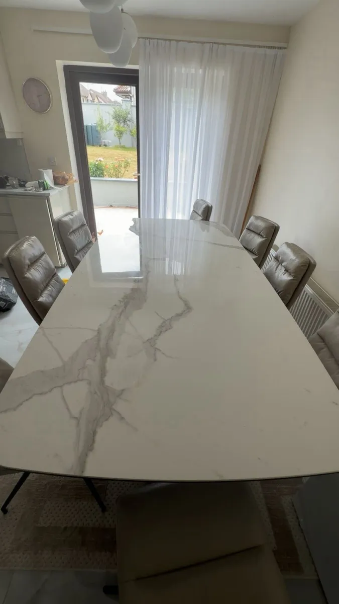 Kitchen table - Image 1