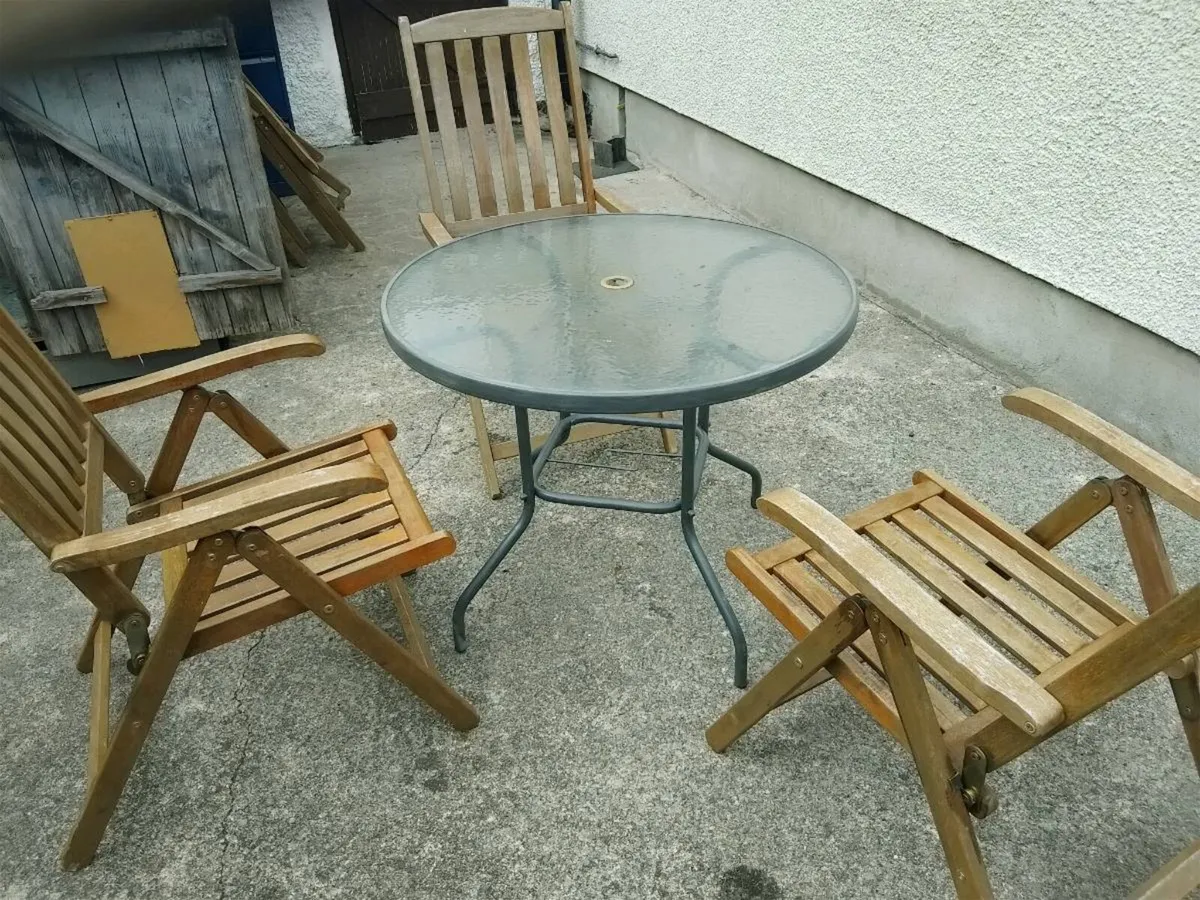 Garden table and chairs - Image 1