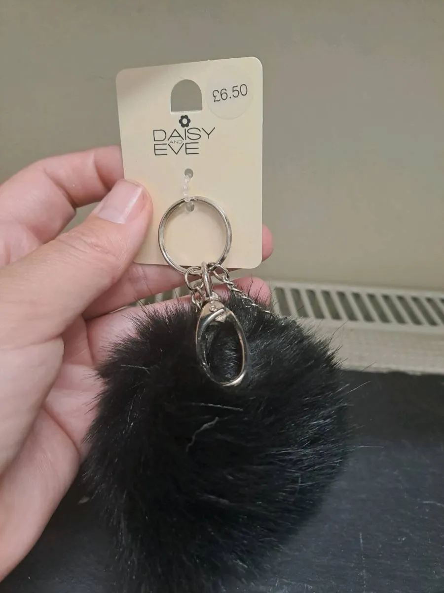 Daisy and Eve Faux Fur Pom Pom Keyring - Image 1