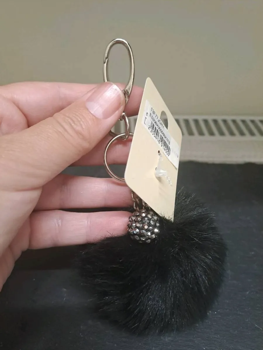 Daisy and Eve Faux Fur Pom Pom Keyring - Image 2