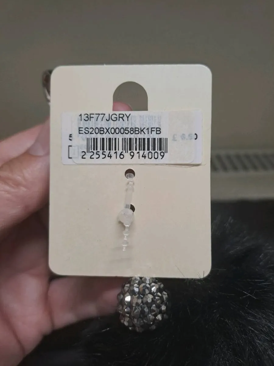Daisy and Eve Faux Fur Pom Pom Keyring - Image 3