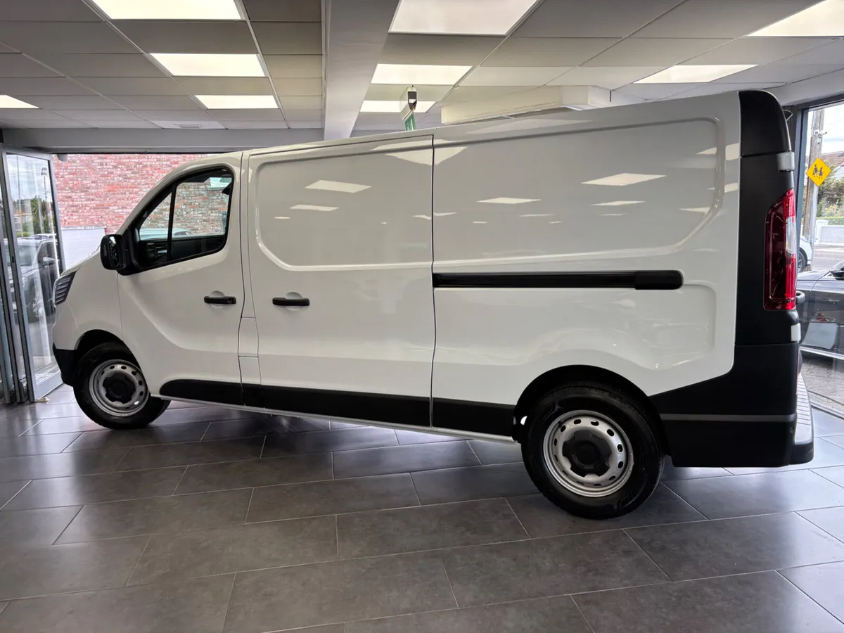 261 Renault Traffic LWB  130 BHP - Image 4