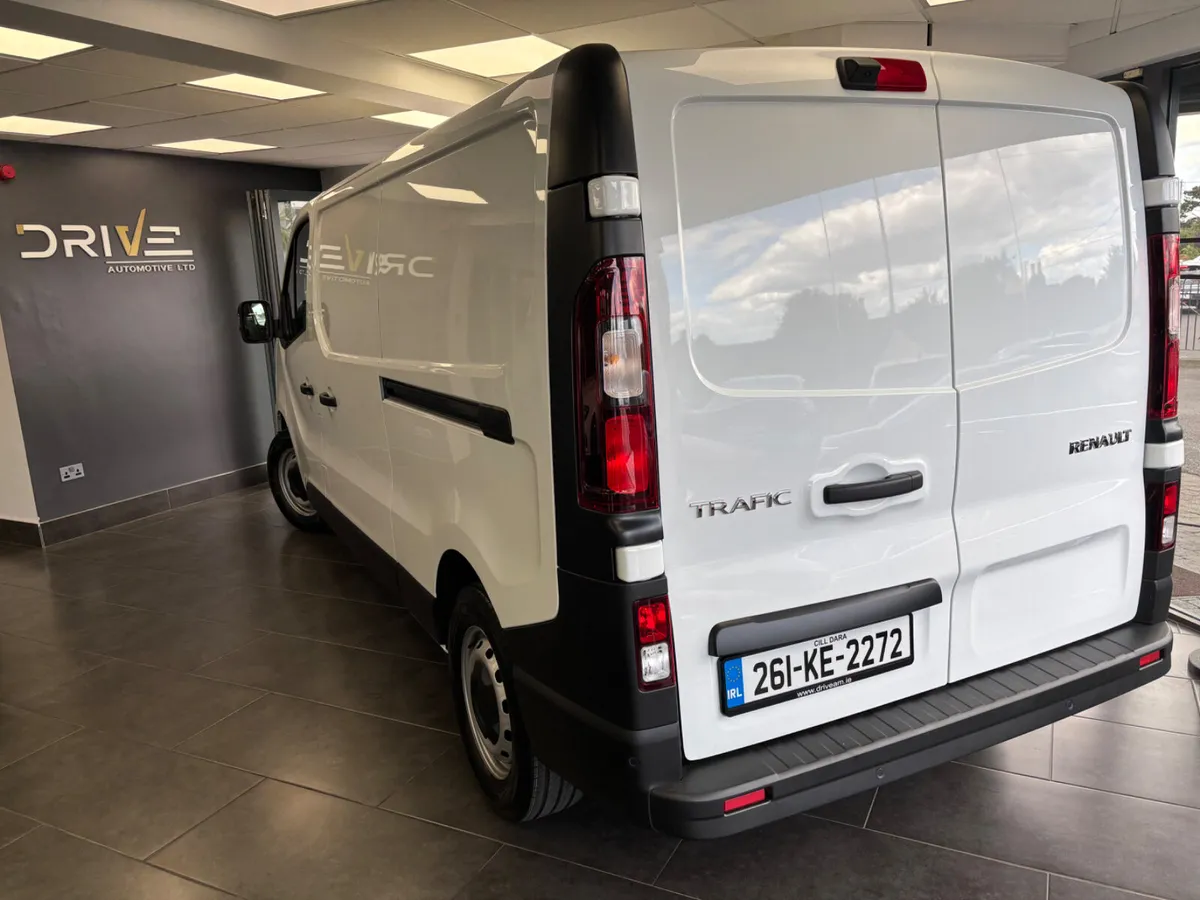 261 Renault Traffic LWB  130 BHP - Image 3