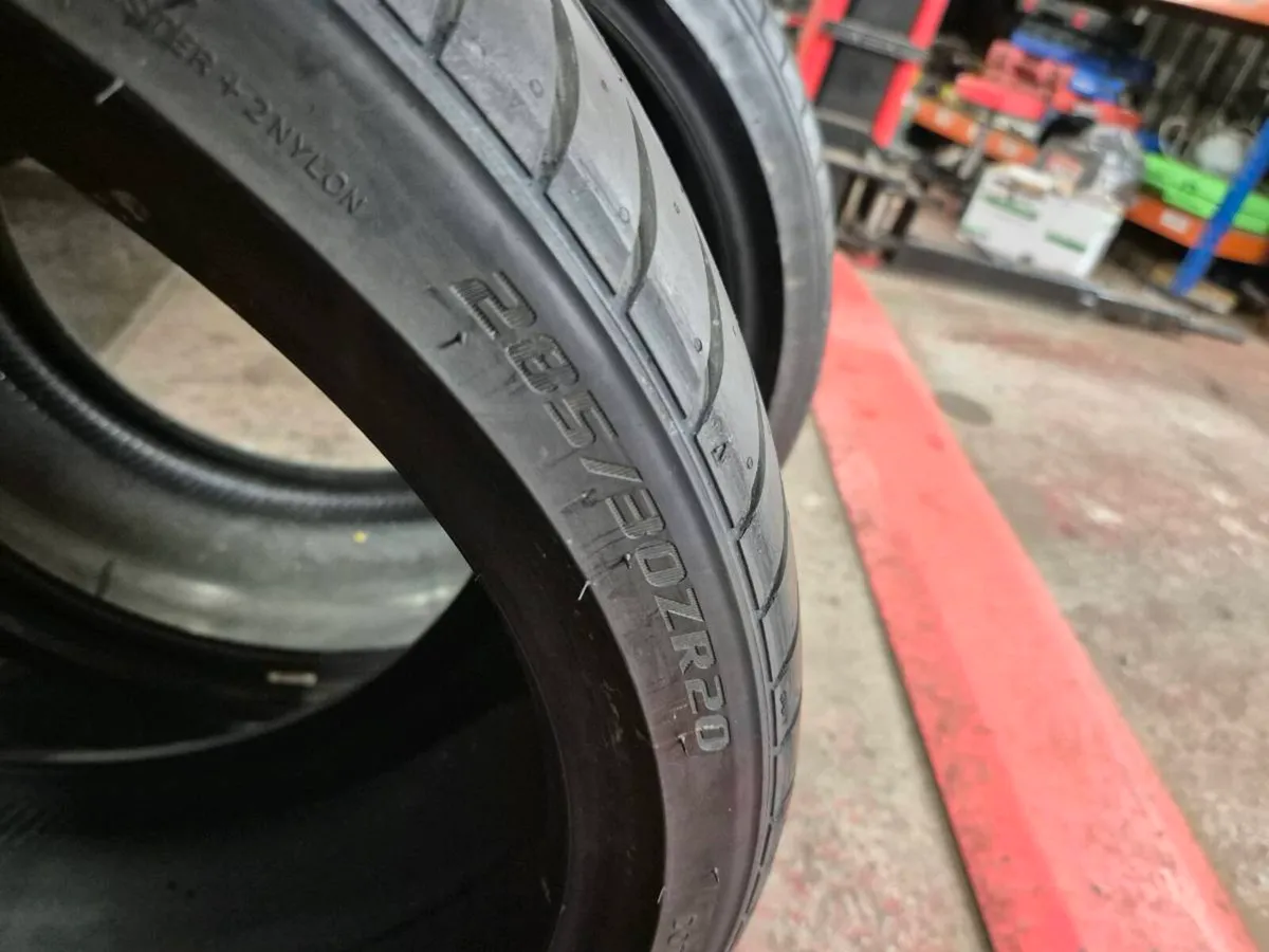 285/30 R20 - Image 3