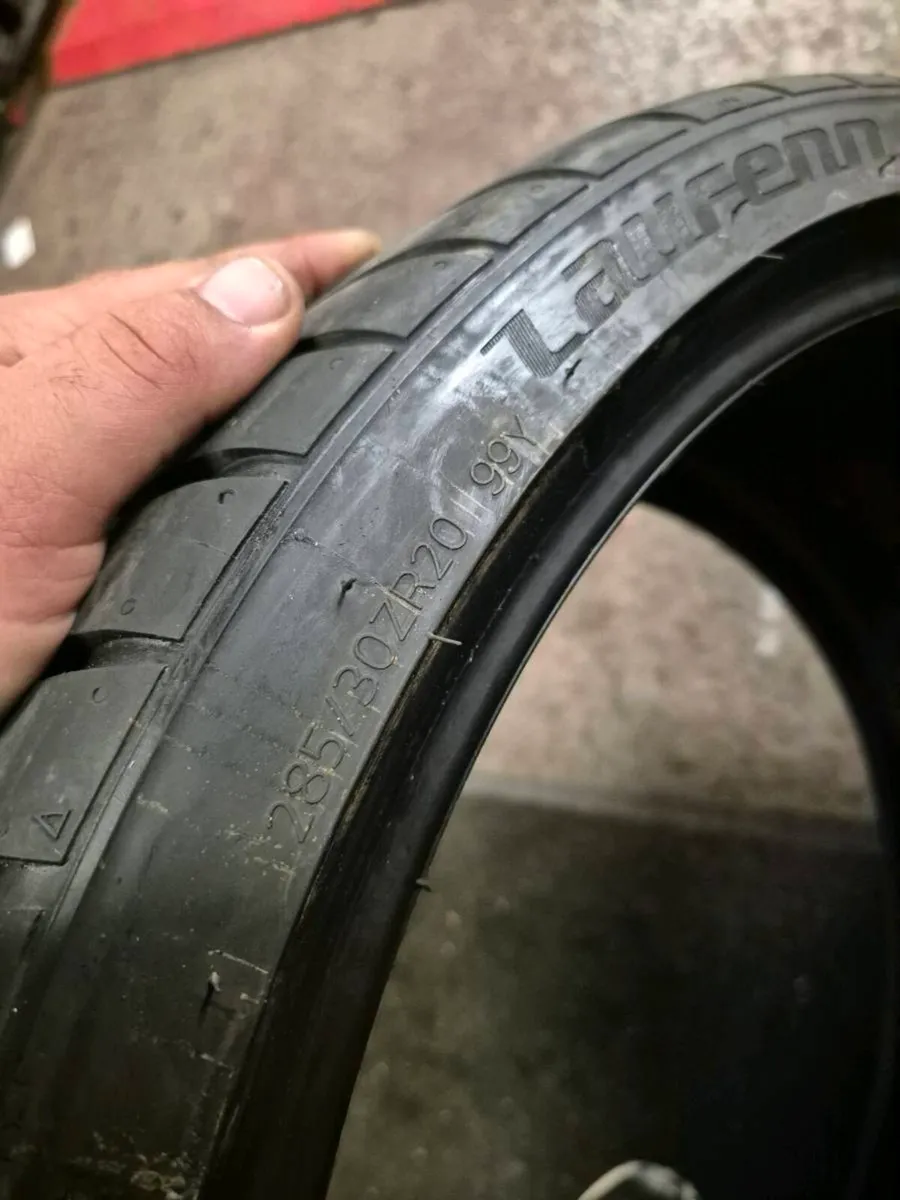 285/30 R20 - Image 4