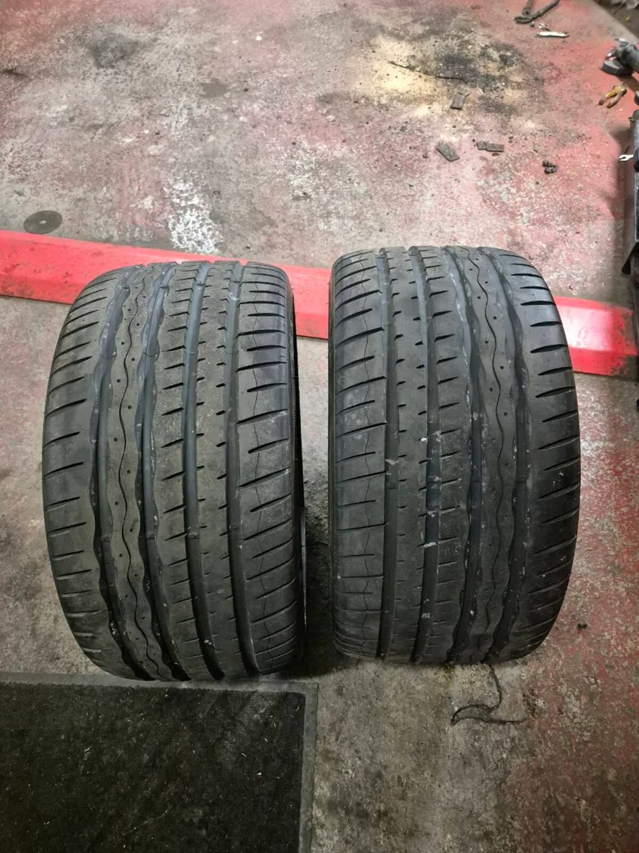 285/30 R20 - Image 2