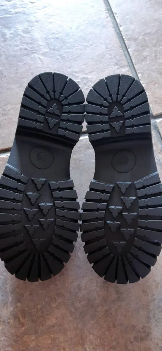 Black loafers - Image 2