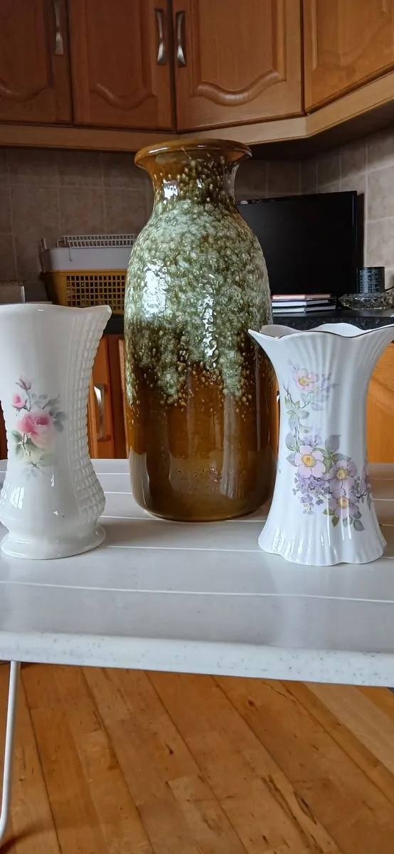 3 beautiful Vases. - Image 1