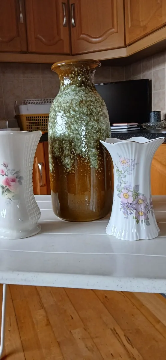 3 beautiful Vases. - Image 2