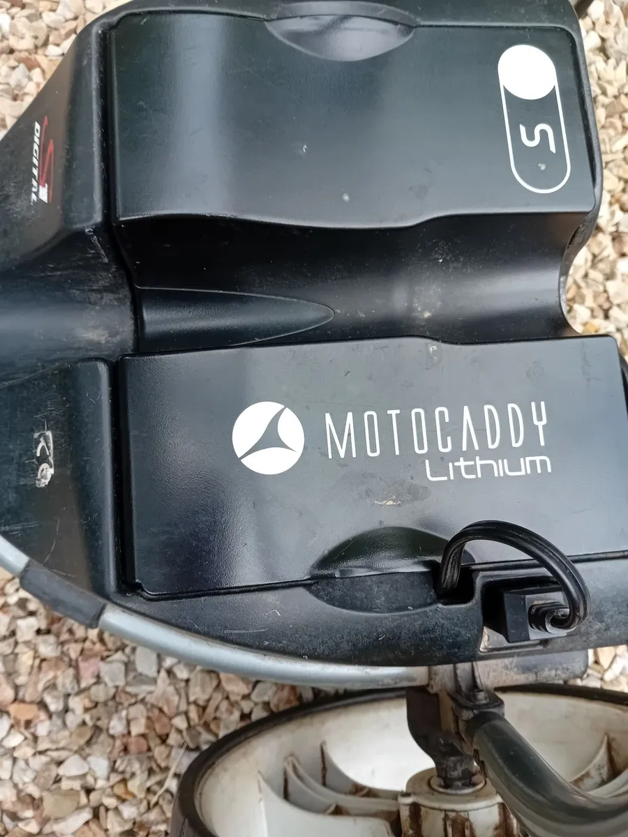 Motocaddy golf trolley / Lithium Battery & charger - Image 4