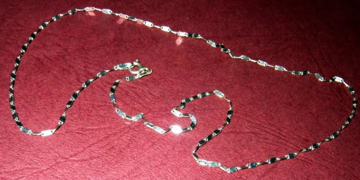 Vintage 9ct White Gold Necklace-Unisex - Image 4