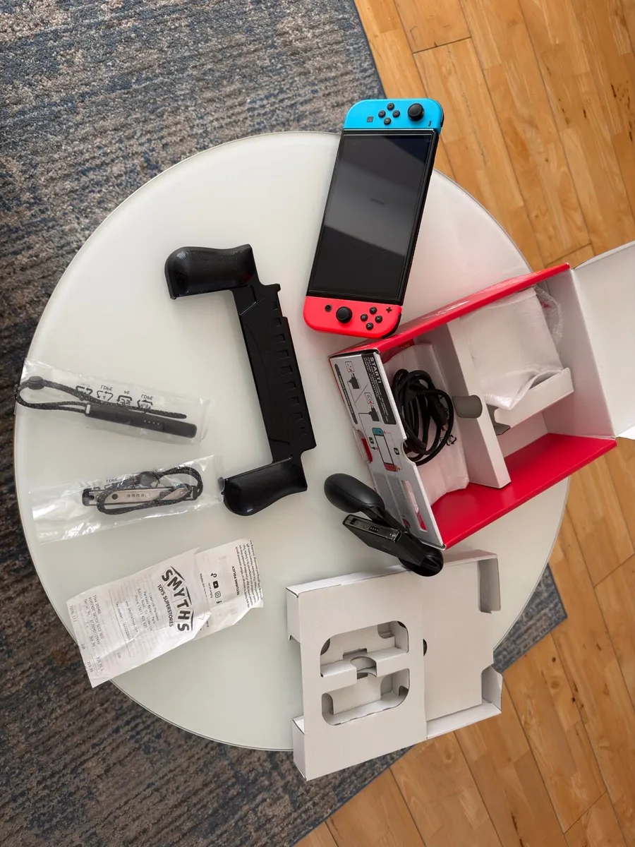 Nintendo switch Oled Like new - Image 2