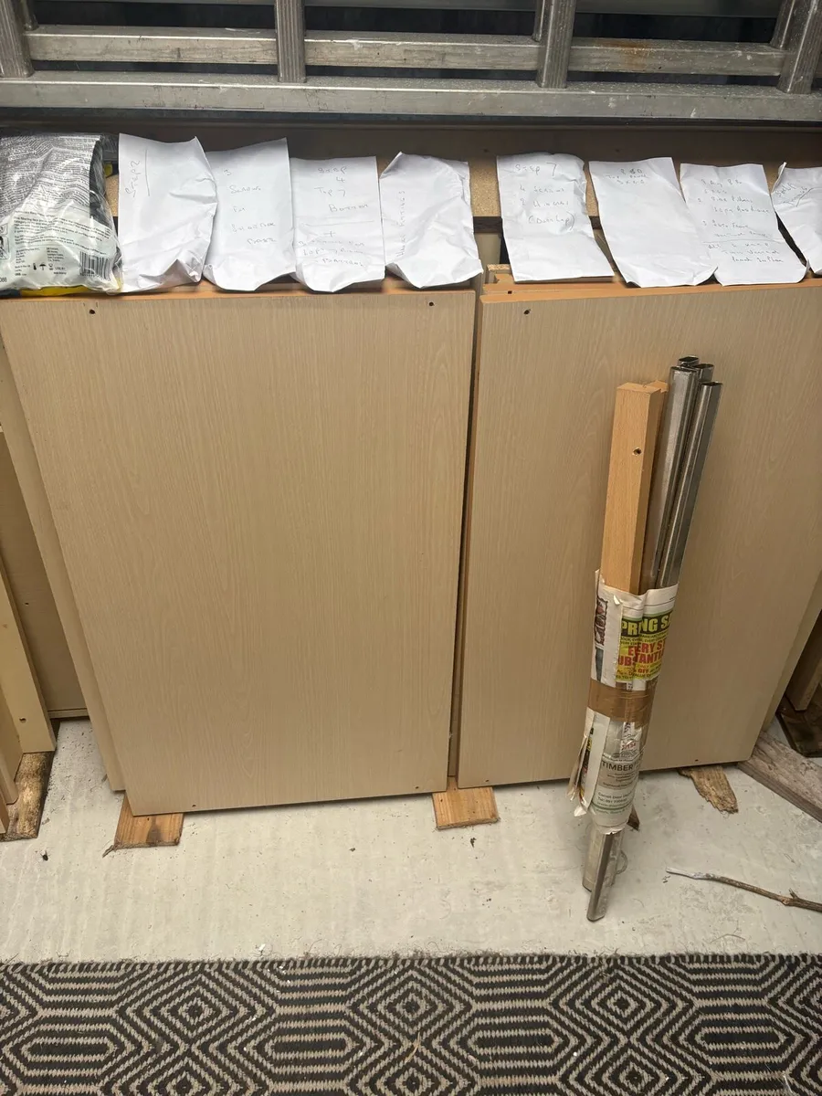 Wardrobe with sliding doors - Image 2
