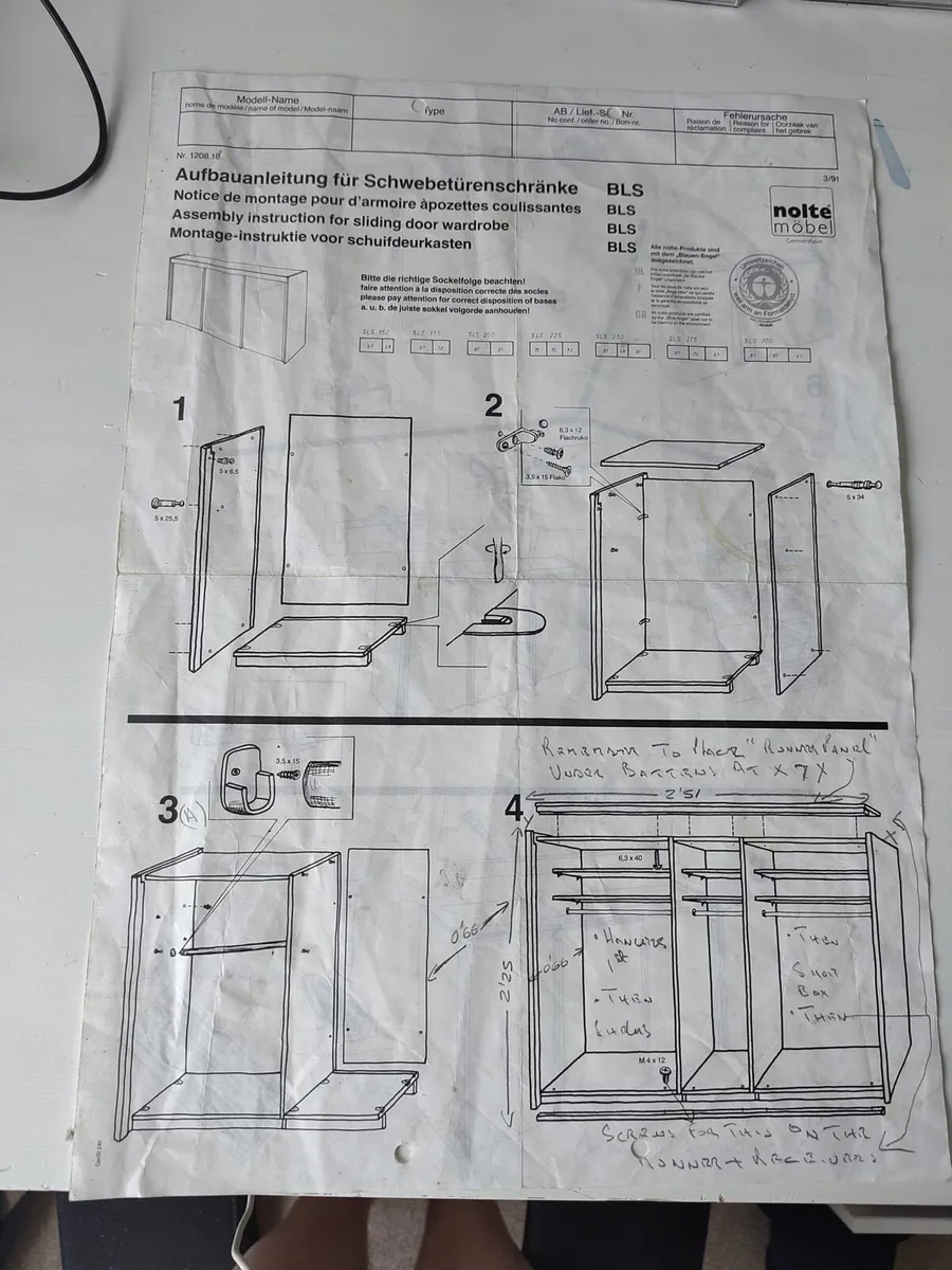 Wardrobe with sliding doors - Image 3