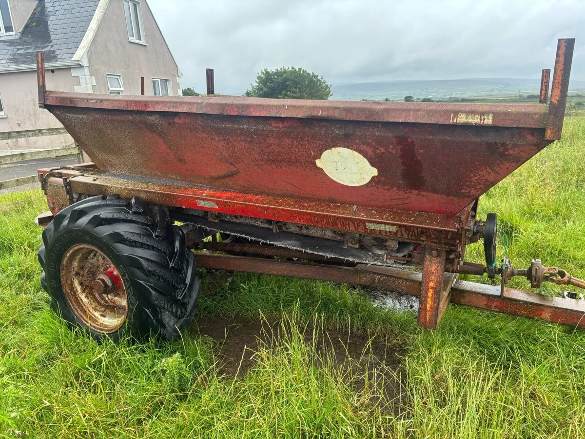 Bredal lime spreader - Image 1