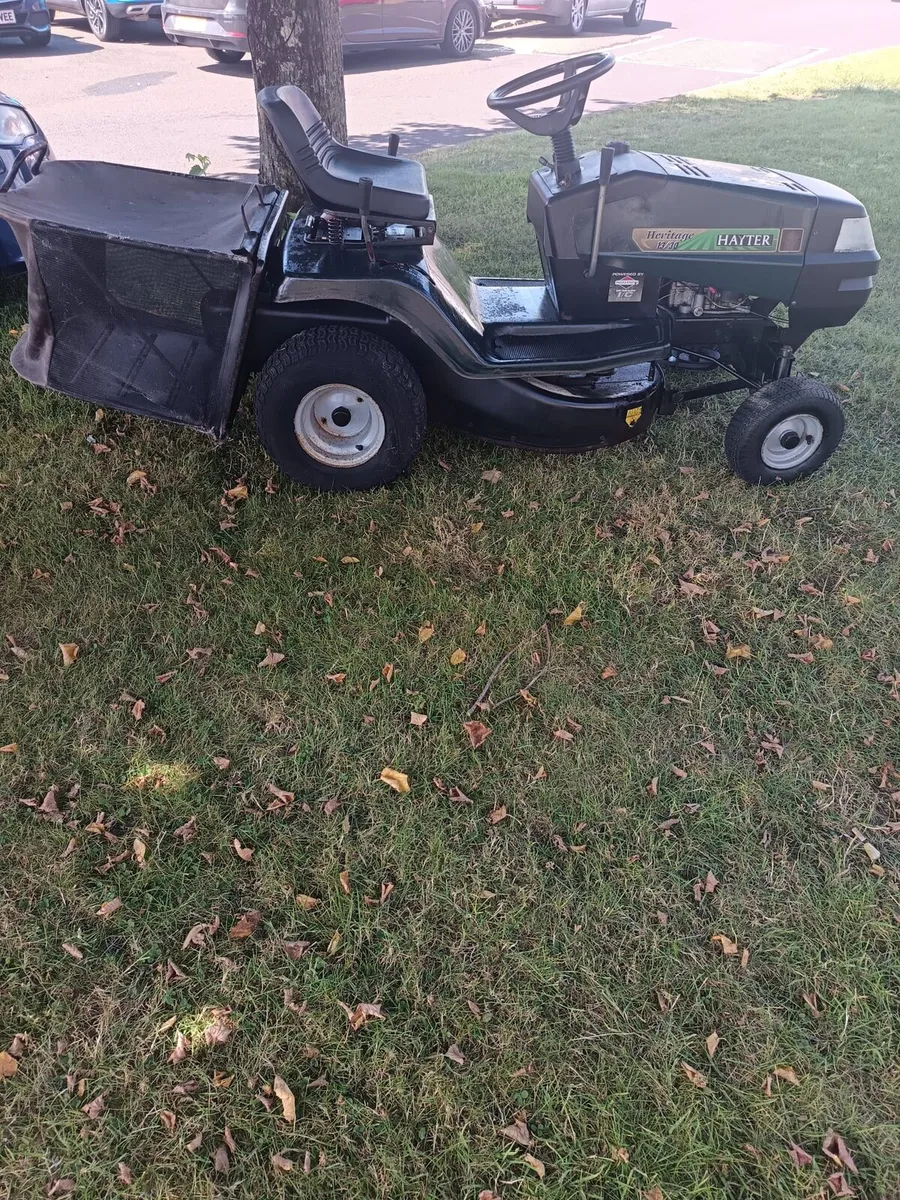 Hayter harrier petrol ride on lawnmower - Image 4