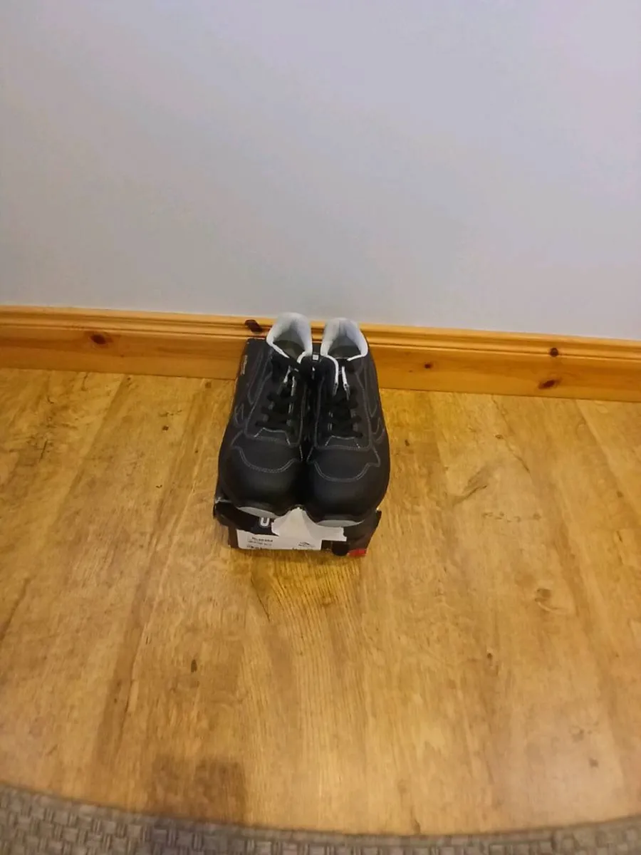Steel toe shoes - Image 1