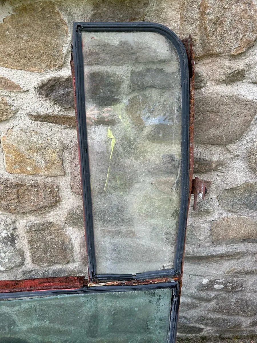 International 475 front frame and glass - Image 3