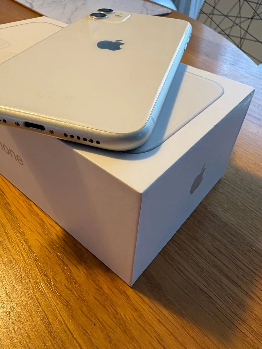 iPhone 11 128Gb White - Image 4