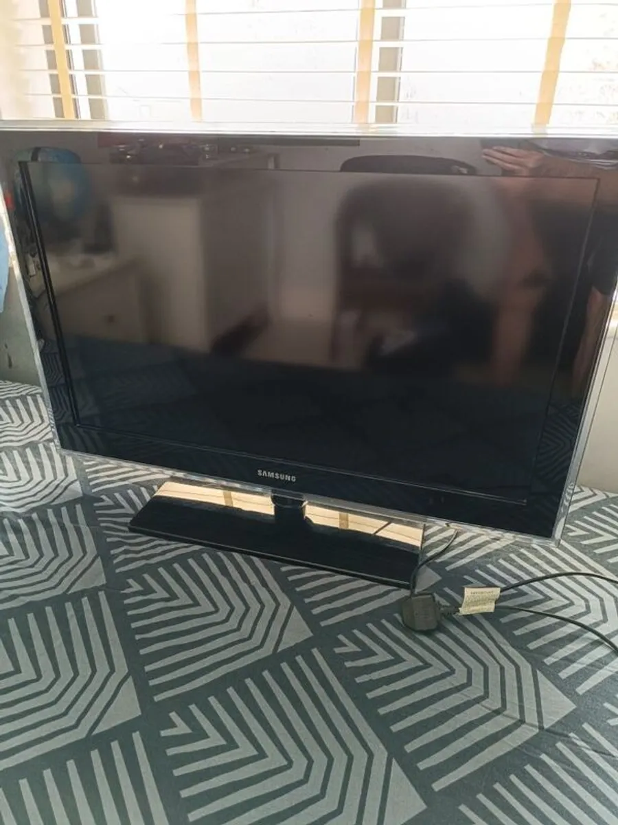Samsung 32" TV - Image 2