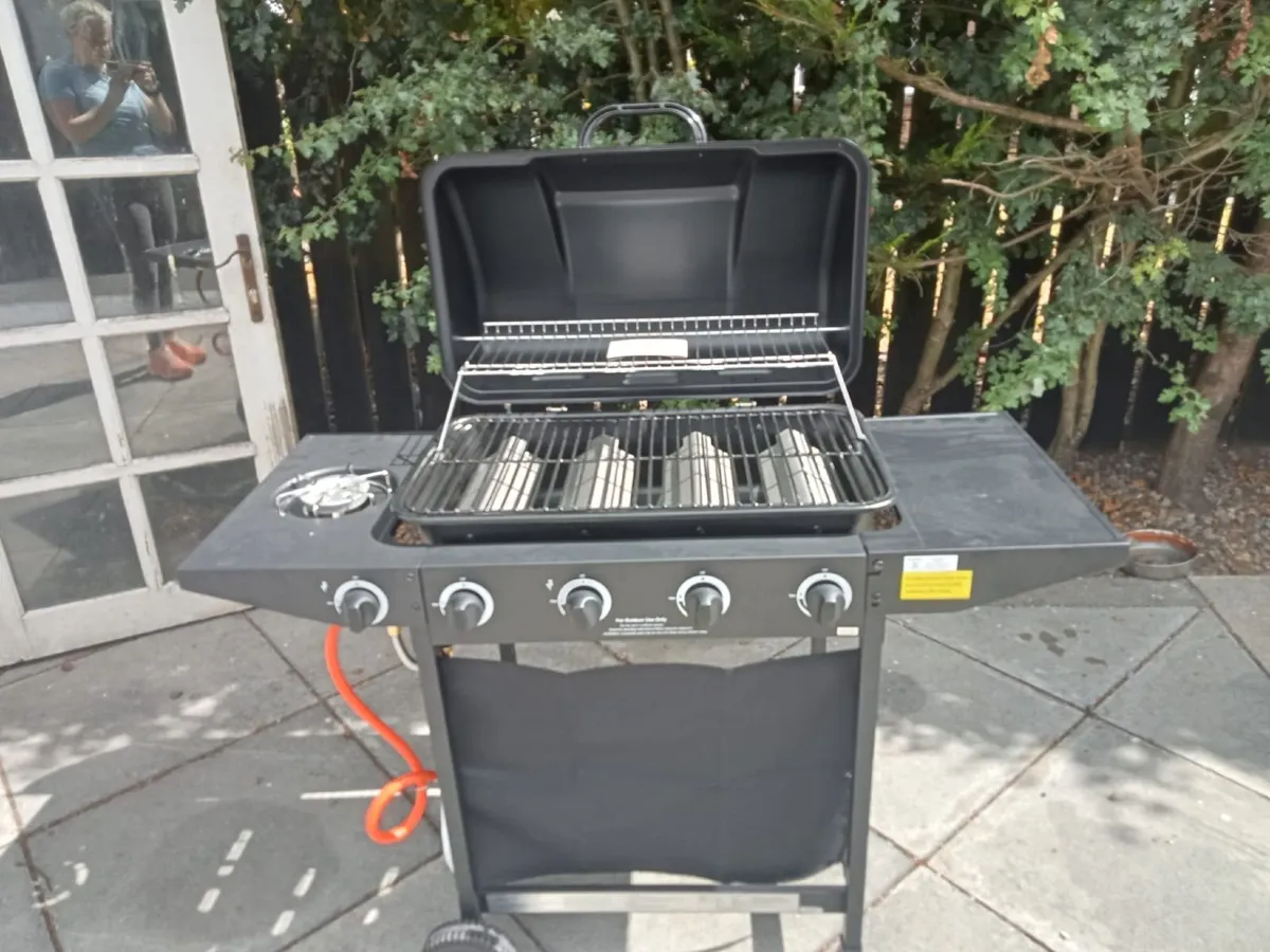 Gas barbecue - Image 1