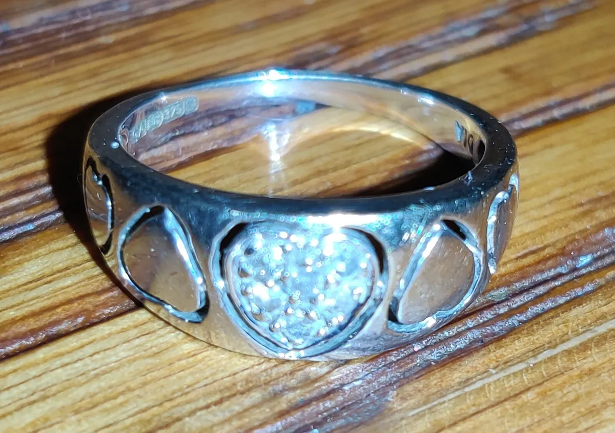 CHUNKY DIAMOND HEART, 9CT WHITE Gold New Ring ! - Image 1