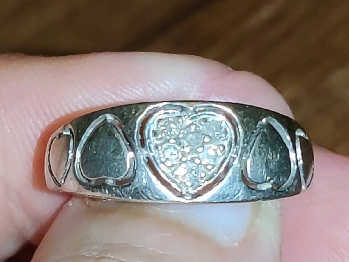 CHUNKY DIAMOND HEART, 9CT WHITE Gold New Ring ! - Image 2