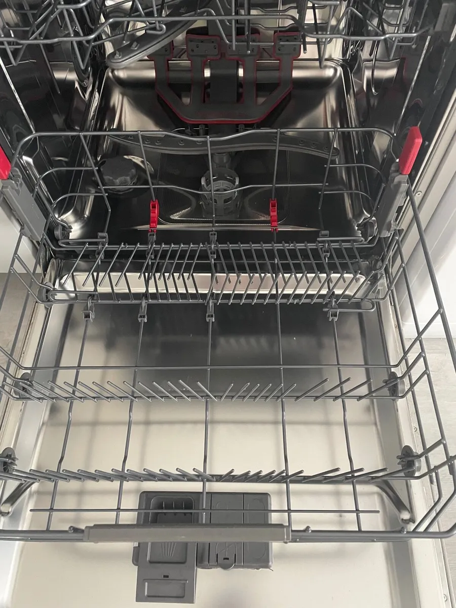 Dishwasher - Image 2