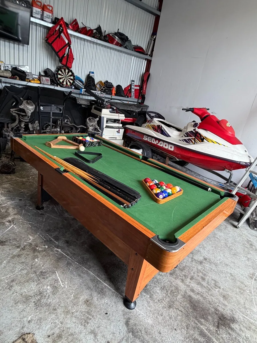 Pool table - Image 1