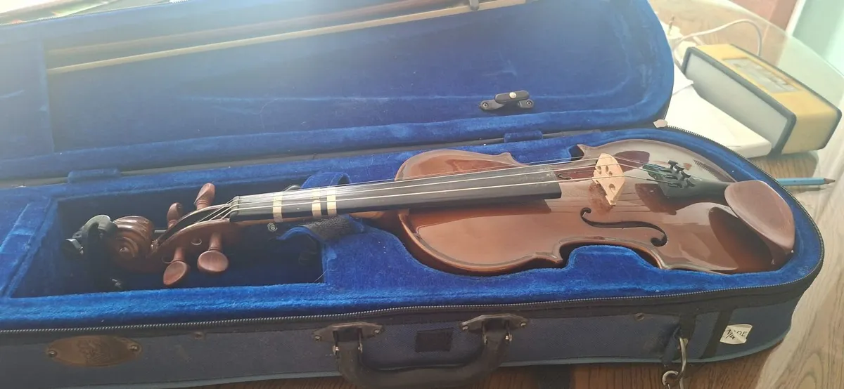 Junior violin 1/4 - Image 3