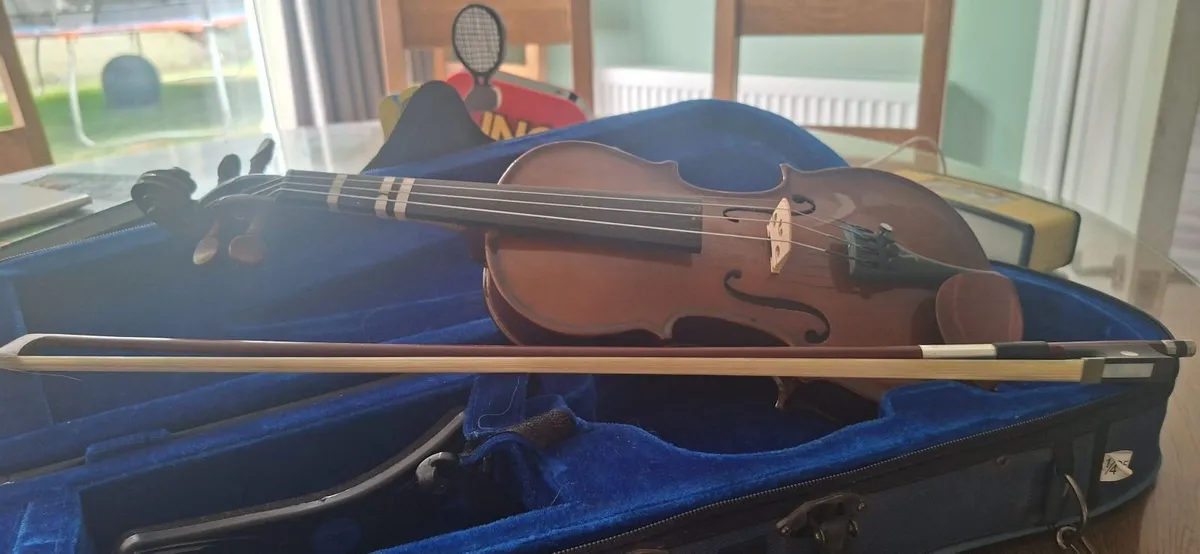 Junior violin 1/4 - Image 1