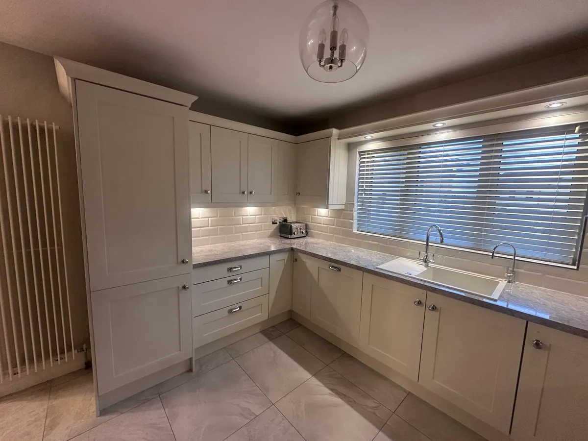 Shaker Style Fitted Kitchen - Image 1