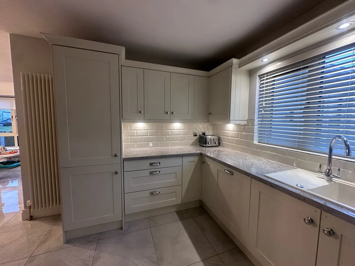 Shaker Style Fitted Kitchen - Image 4