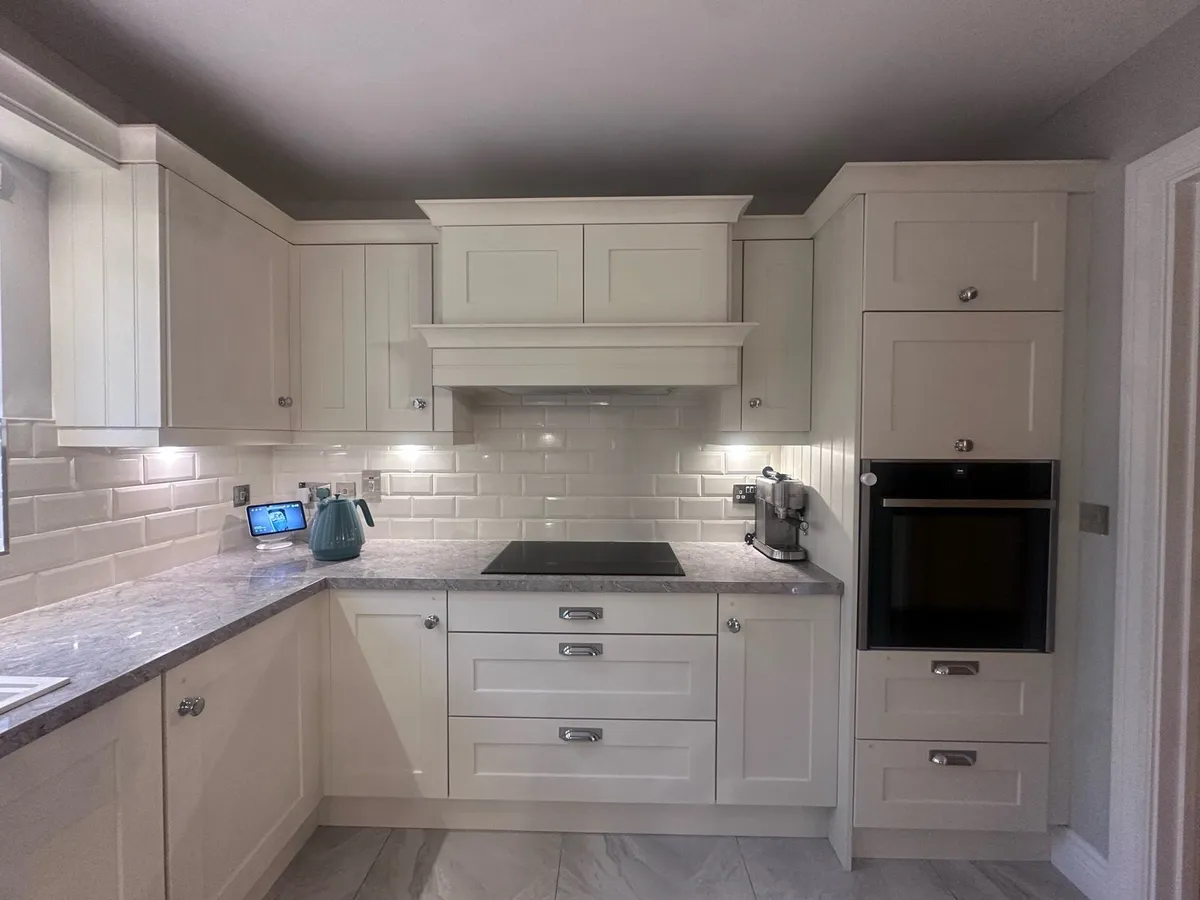 Shaker Style Fitted Kitchen - Image 3