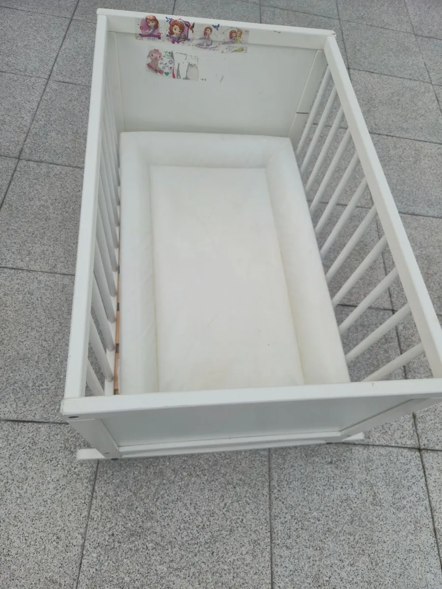 Baby cot - Image 1