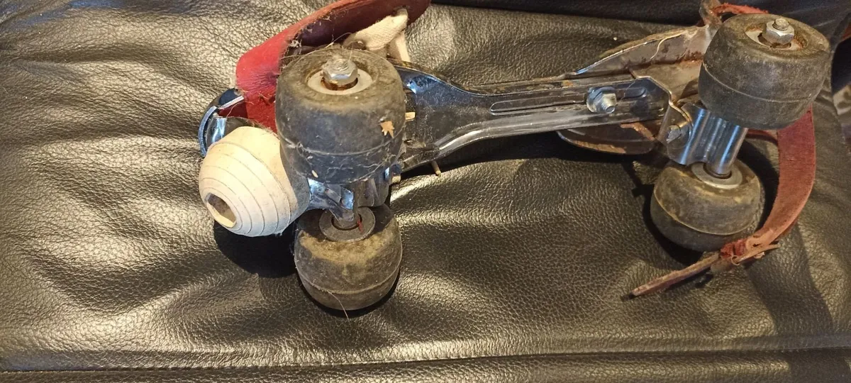 Old Roller Skates - Image 4