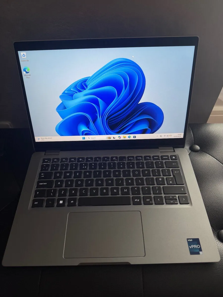 Dell Latitude 5330 2in1 Laptop i5/8GB/256SSD/FHD - Image 1