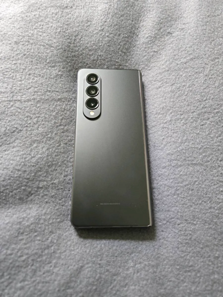 Samsung Fold 4 512GB Navy Dual Sim inc Case - Image 3