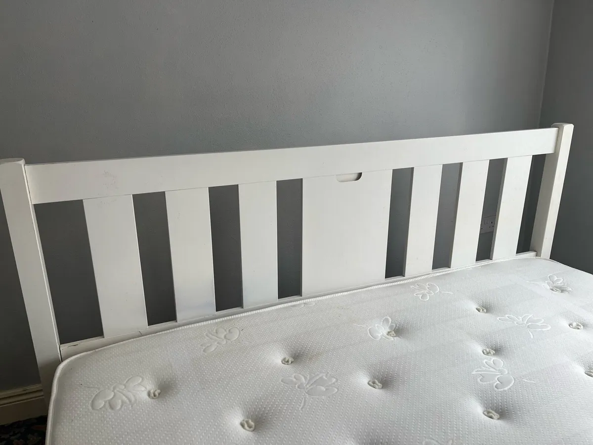 Super Kingsize bed frame and mattress - Image 2