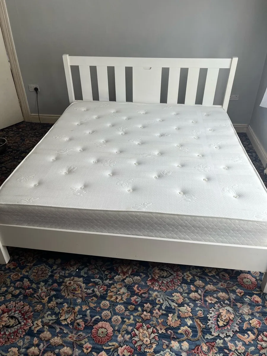 Super Kingsize bed frame and mattress - Image 4
