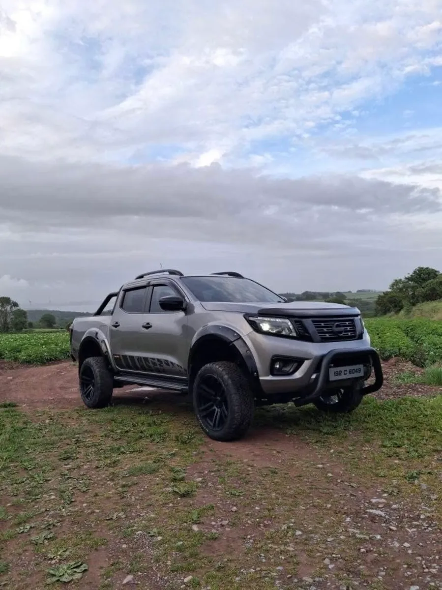 Nissan Navara Tekna Model - Image 4