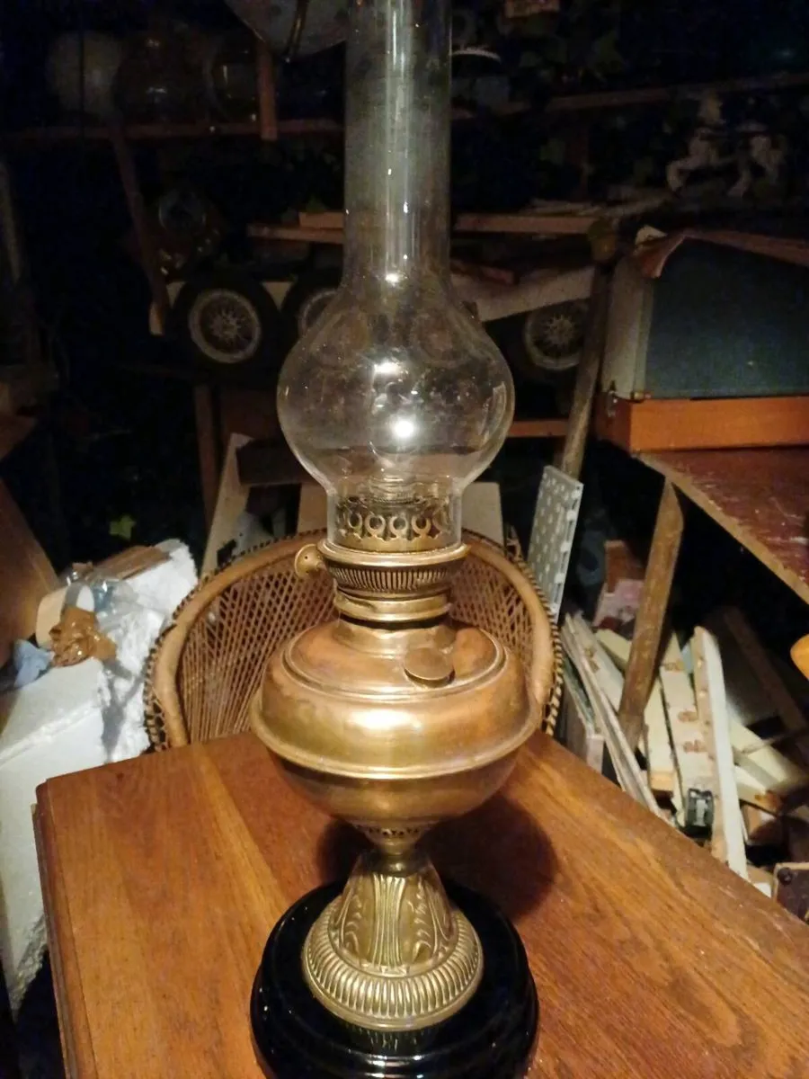 Antique Kerosene Lamp - Image 4