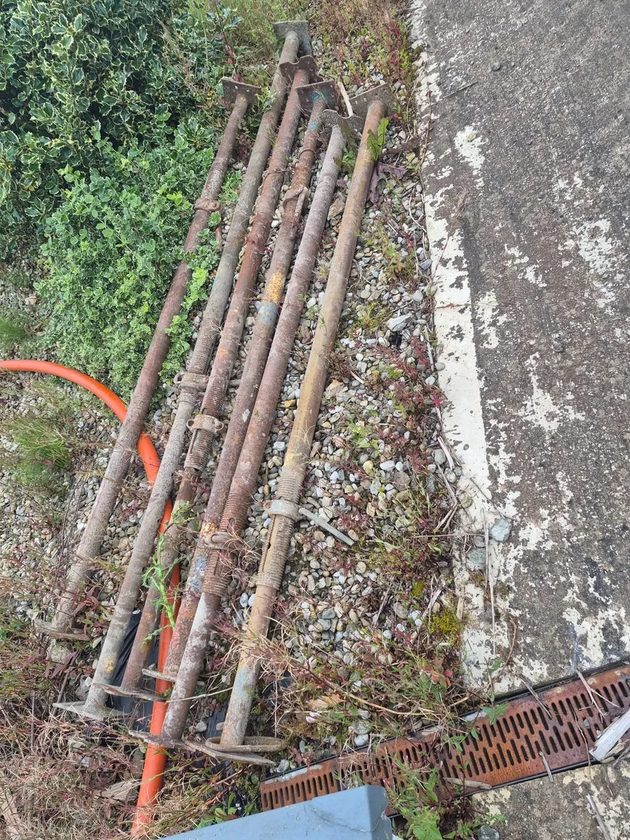 6 Acrow Props
