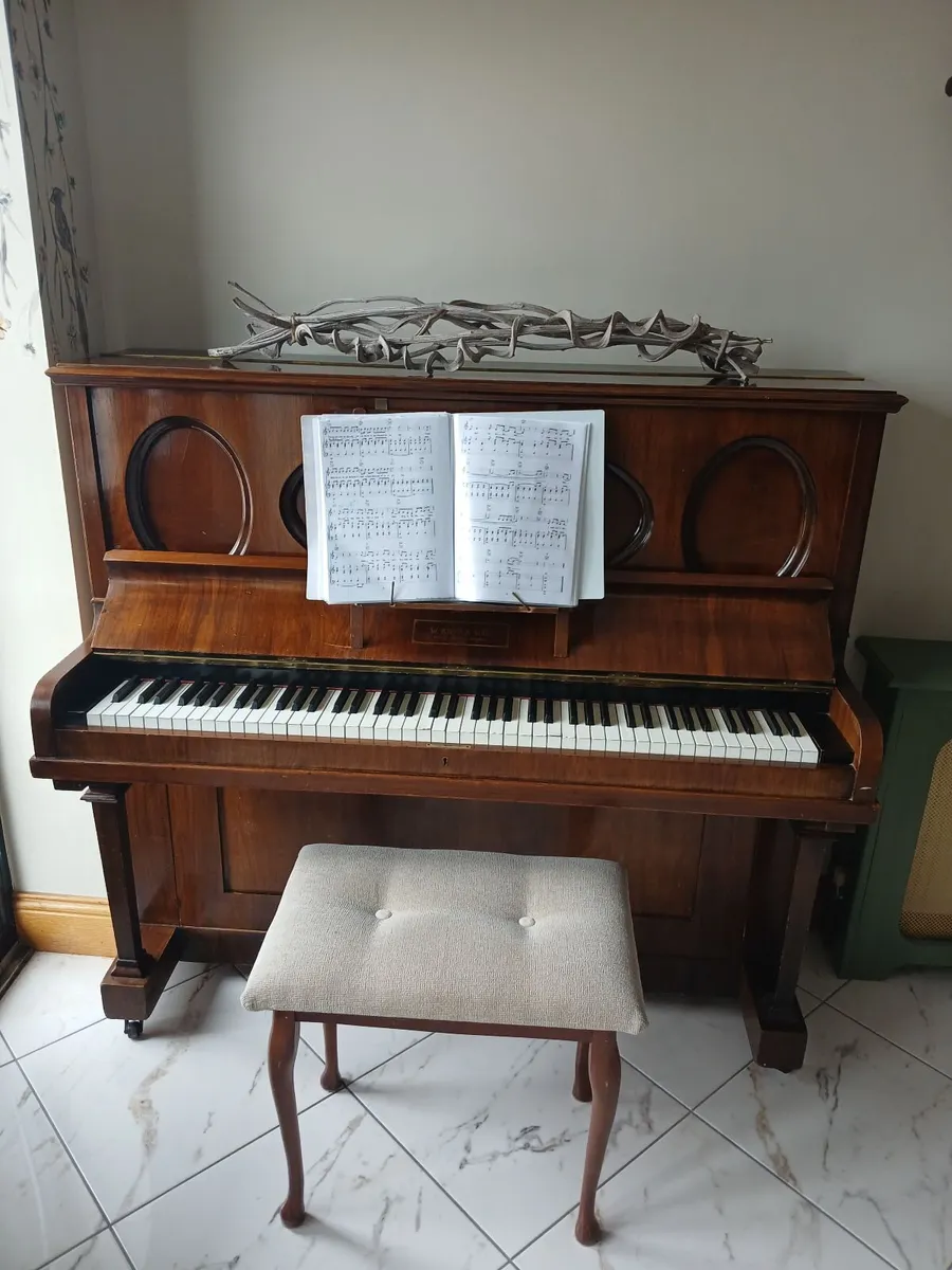Piano & stool Beginner/intermediate - Image 1