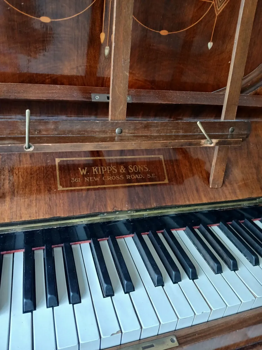 Piano & stool Beginner/intermediate - Image 3