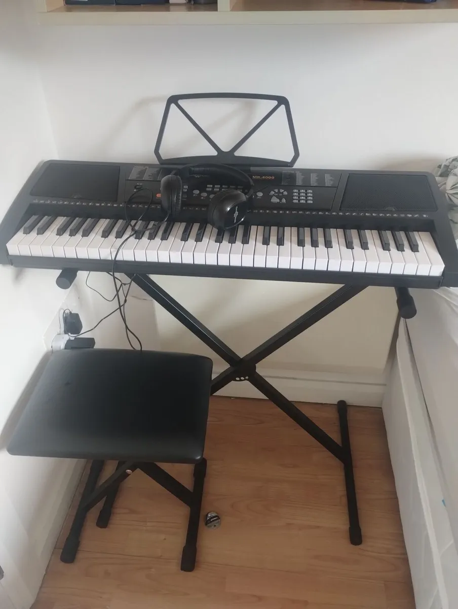 Electronic keyboard with stand, stool, headphones - Image 3