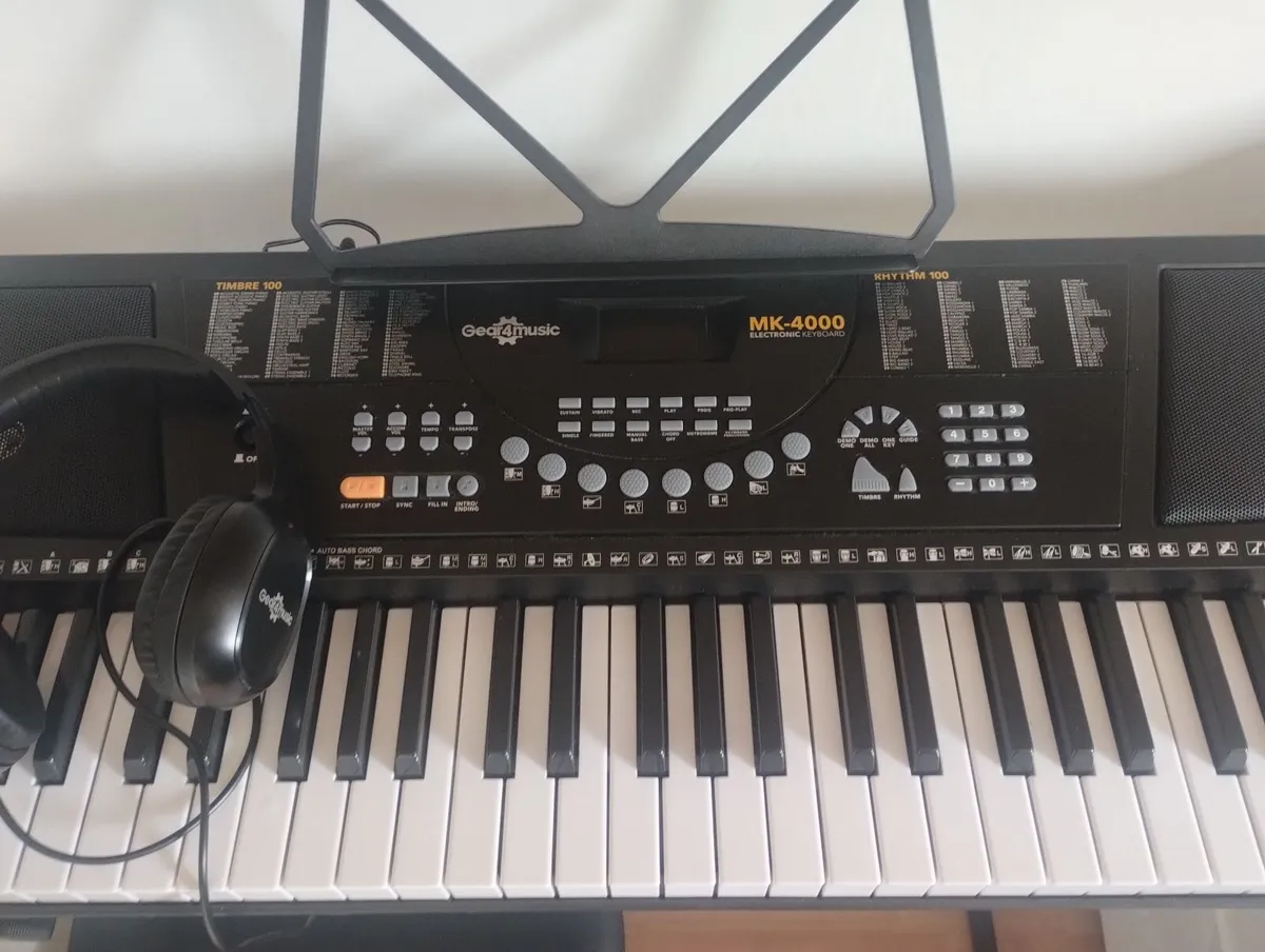 Electronic keyboard with stand, stool, headphones - Image 2