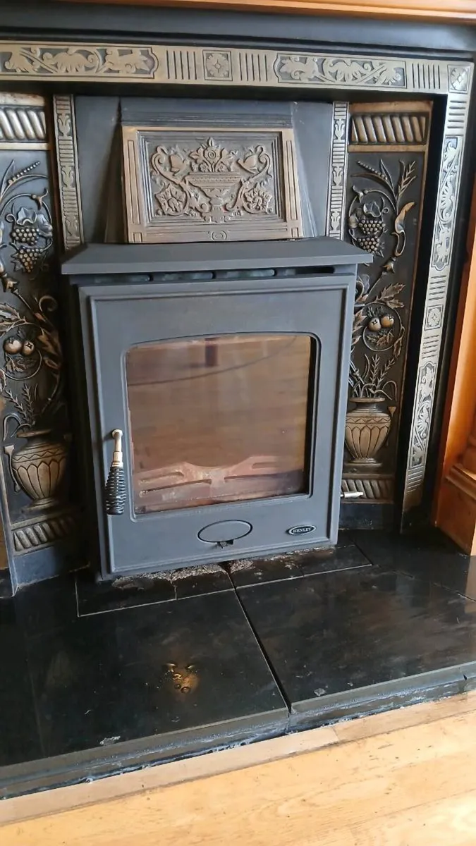 Henley Arklow 7kw stove with Stadium Black Hole ve